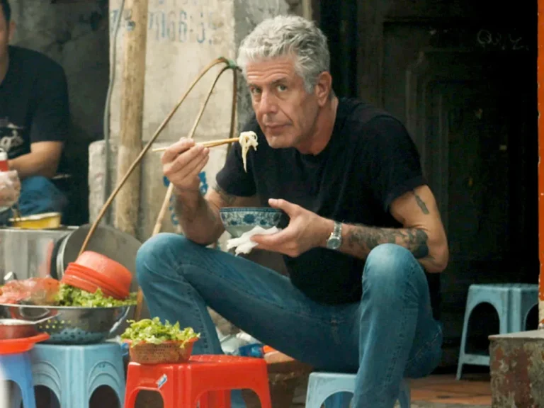 10 ensinamentos de Anthony Bourdain sobre como viajar melhor