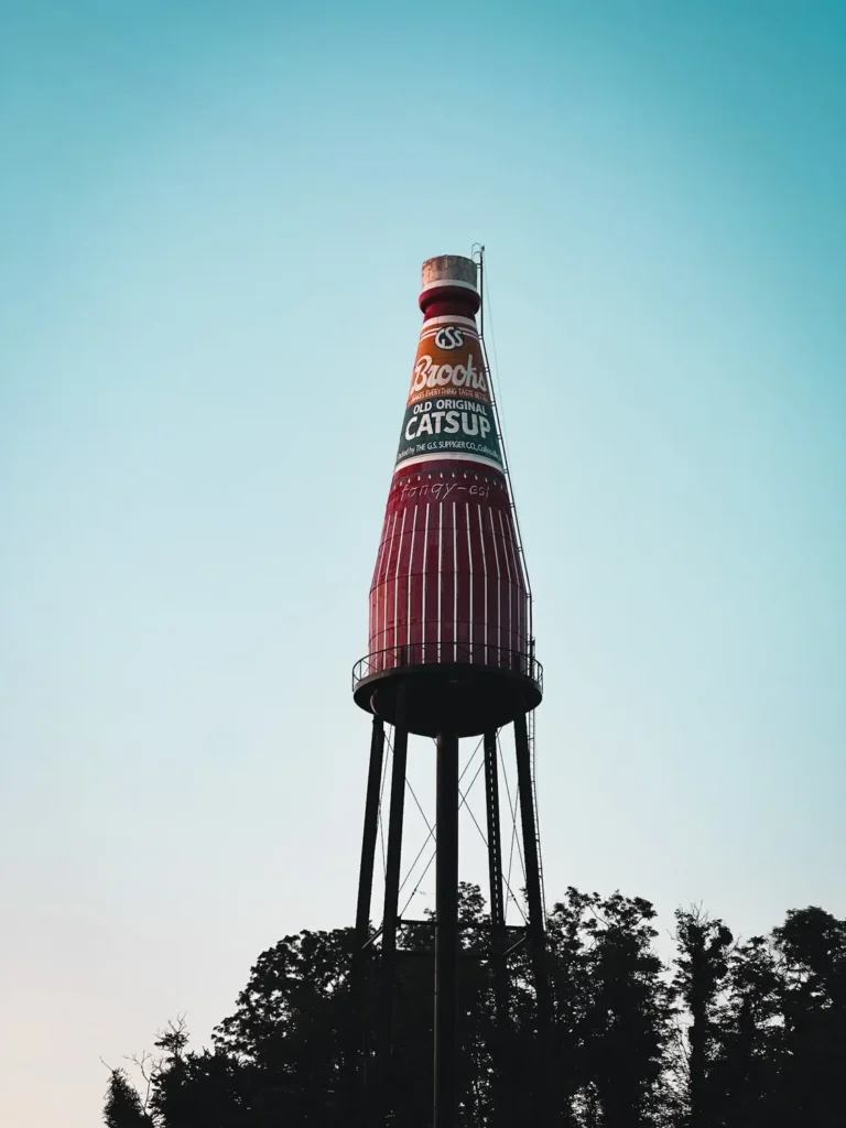 Maior garrafa de ketchup do mundo, em Illinóis, EUA