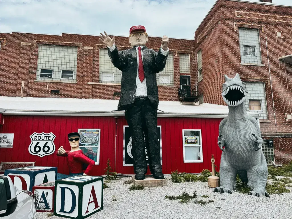 Boneco de Trump na Rota 66, Illinois, EUA