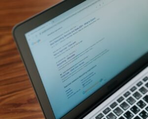 Como a IA do Google Est&aacute; Matando os Blogs (E o Que Fazer)