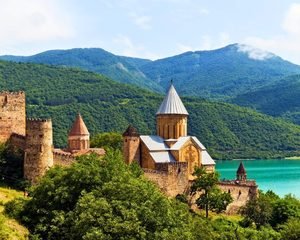 Guia de viagem para a Ge&oacute;rgia: roteiro, cultura e experi&ecirc;ncias imersivas no C&aacute;ucaso