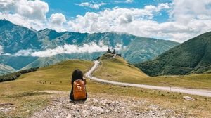 O que Fazer em Kazbegi (Stepantsminda): Igreja de Gergeti, Trilhas e Bate-Volta de Tbilisi