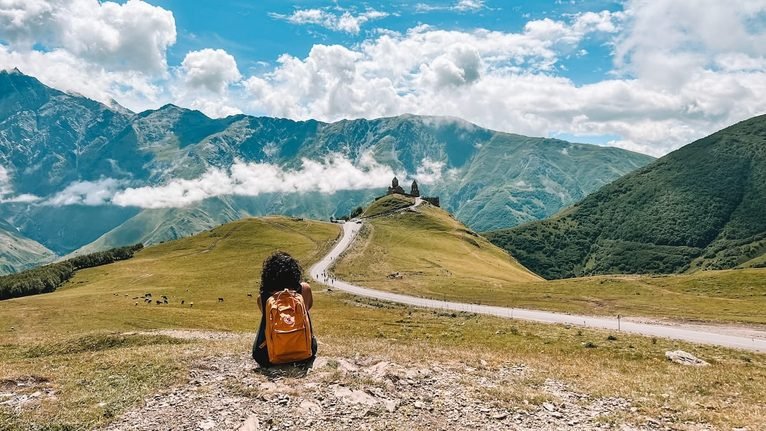 O que Fazer em Kazbegi (Stepantsminda): Igreja de Gergeti, Trilhas e Bate-Volta de Tbilisi