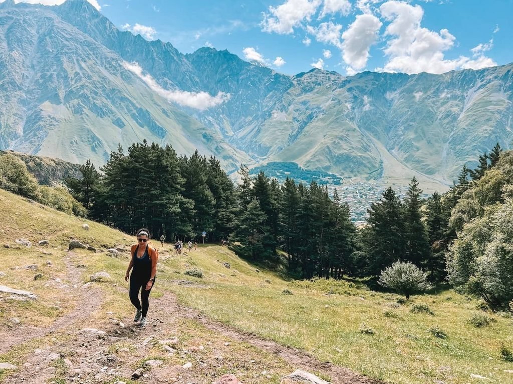 Panorama das trilhas nos entornos de Kazbegi 